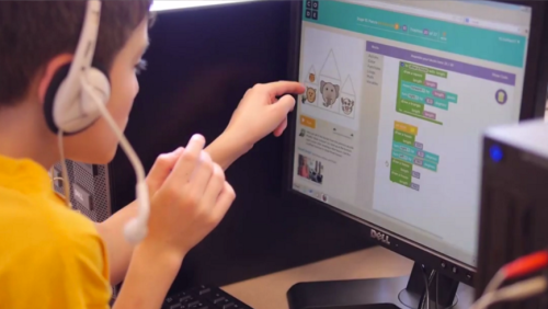 Child coding with Scratch
